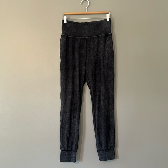 Athleta Salutation Jogger in Marled Black, S - Picture 1 of 6